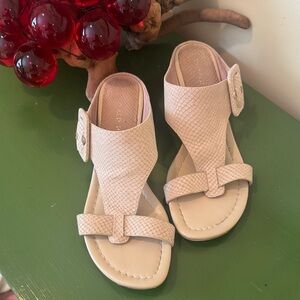 Donald Pliner Ofelia cream colored sandals